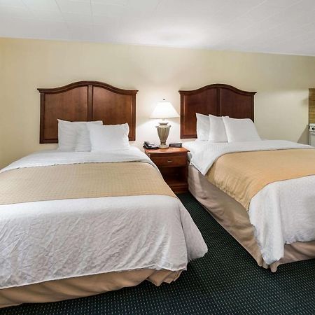 Rodeway Inn Лий Екстериор снимка