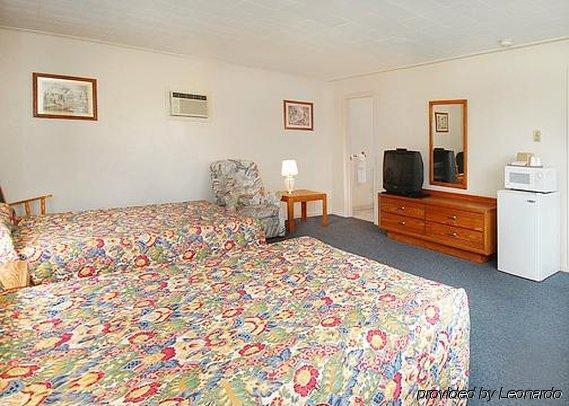 Rodeway Inn Лий Екстериор снимка
