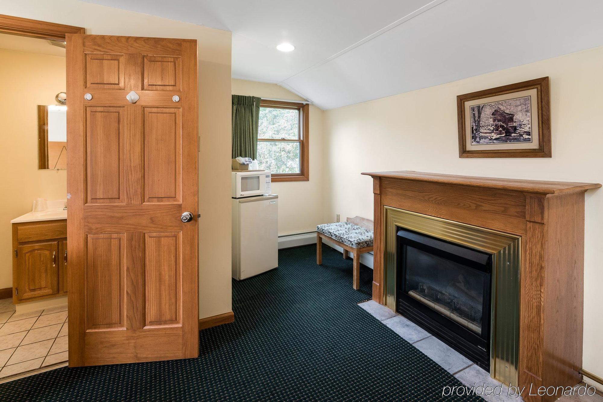 Rodeway Inn Лий Екстериор снимка