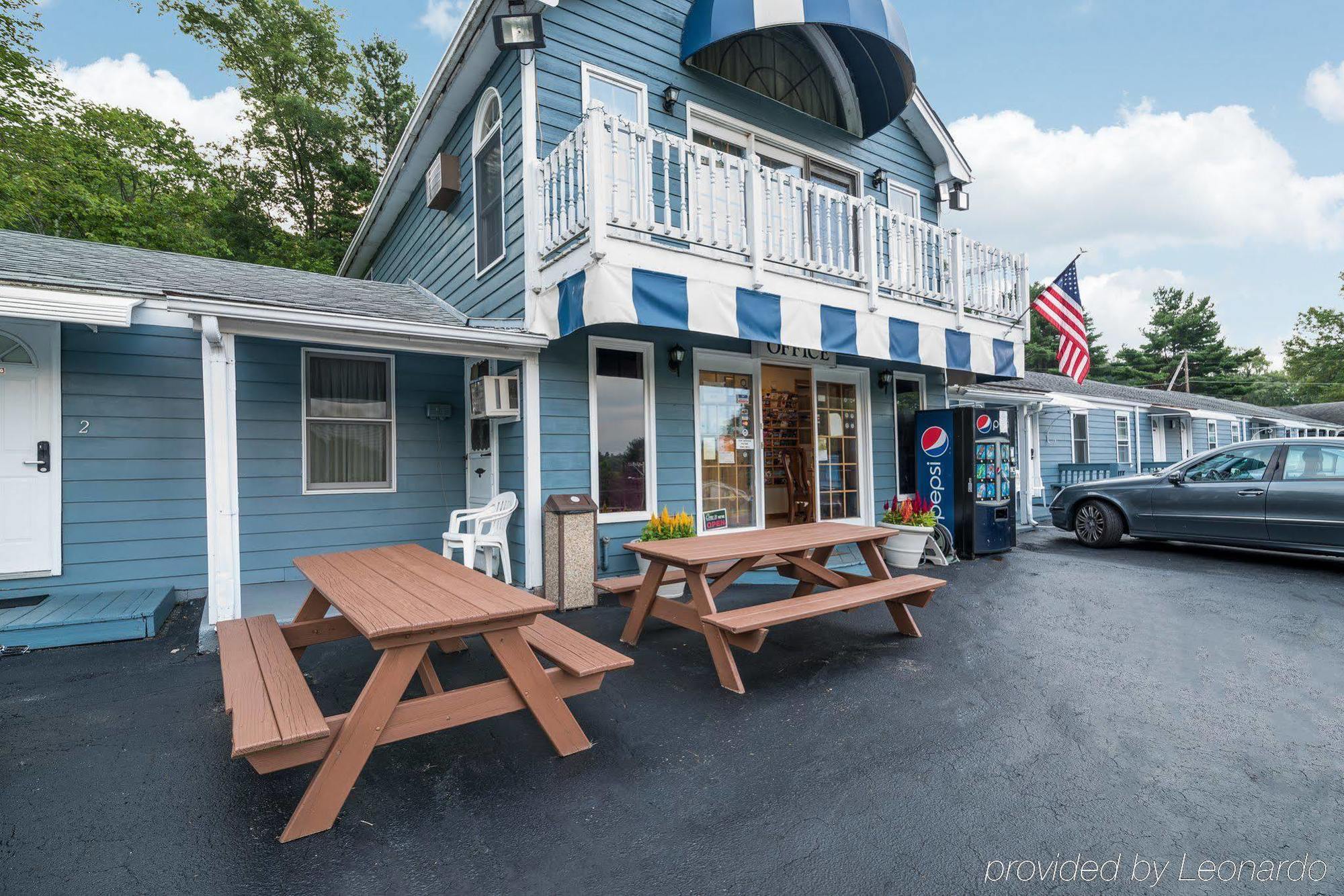 Rodeway Inn Лий Екстериор снимка