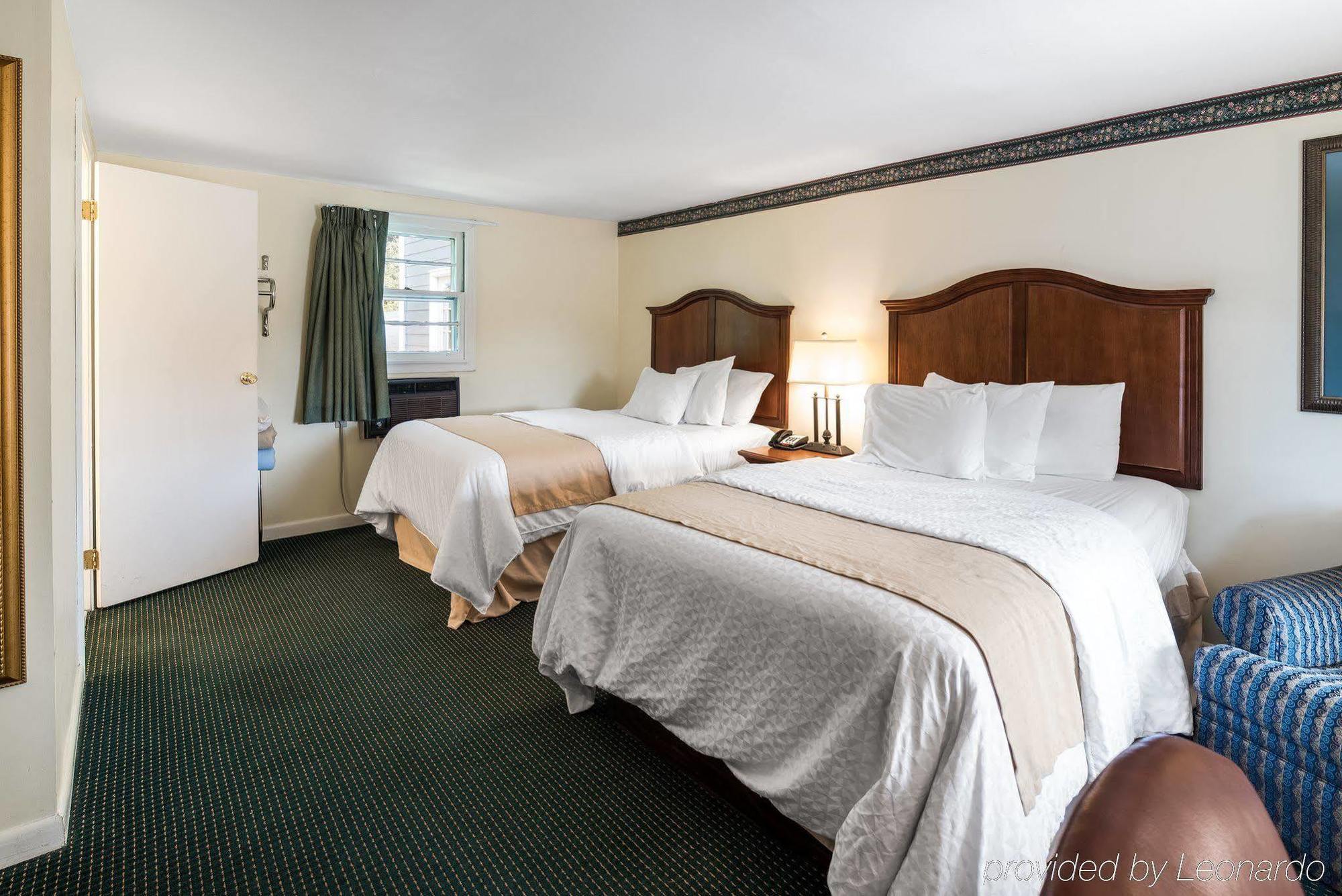 Rodeway Inn Лий Екстериор снимка