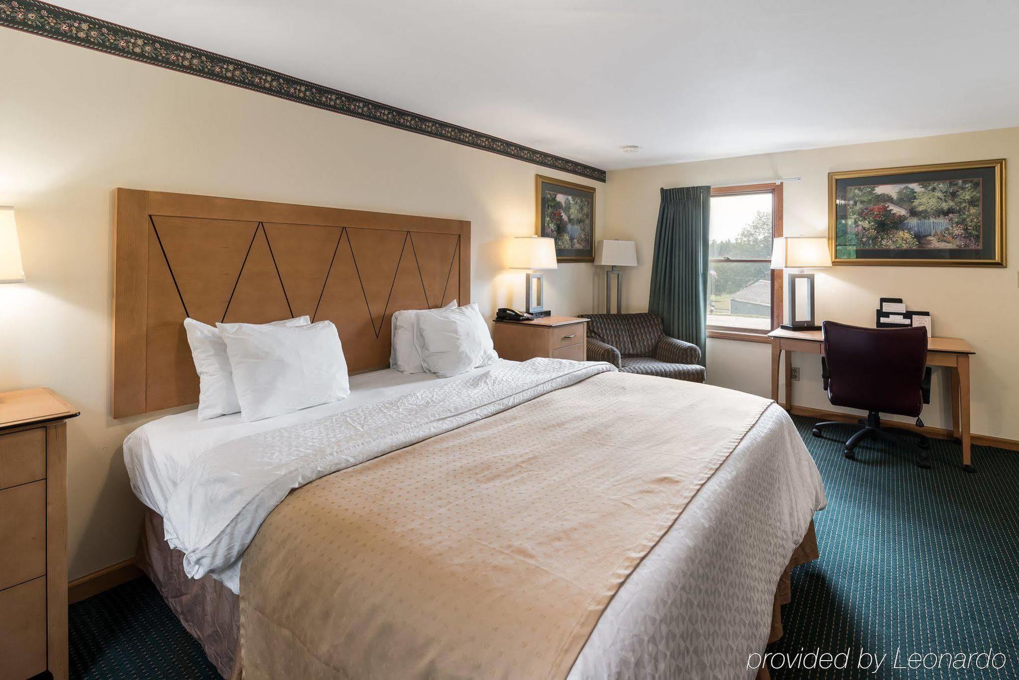 Rodeway Inn Лий Екстериор снимка