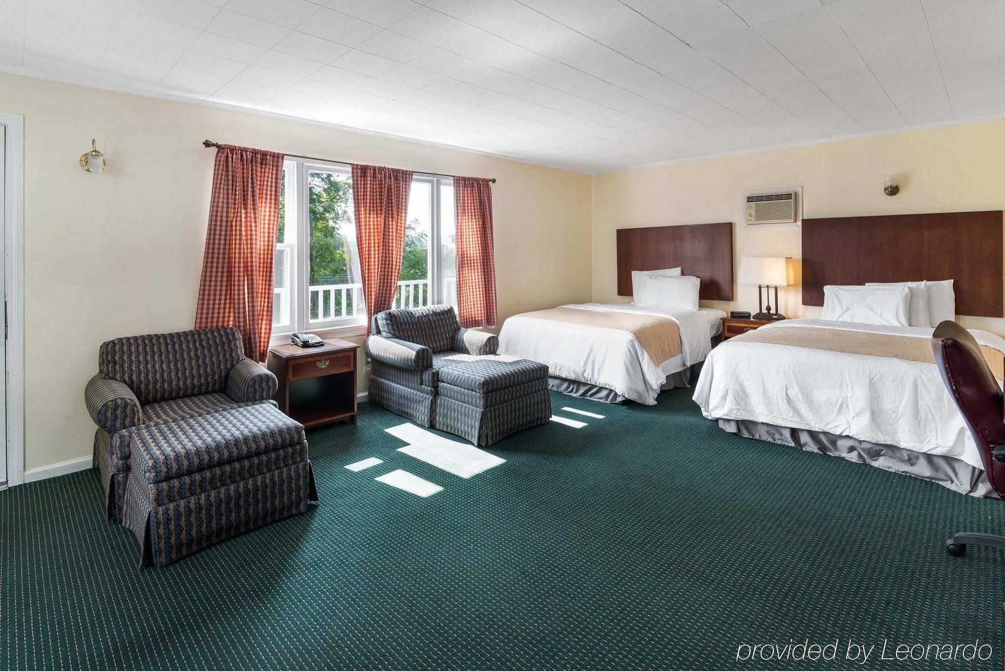 Rodeway Inn Лий Екстериор снимка