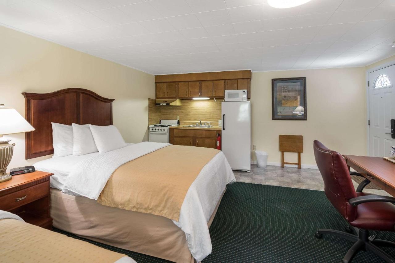 Rodeway Inn Лий Екстериор снимка